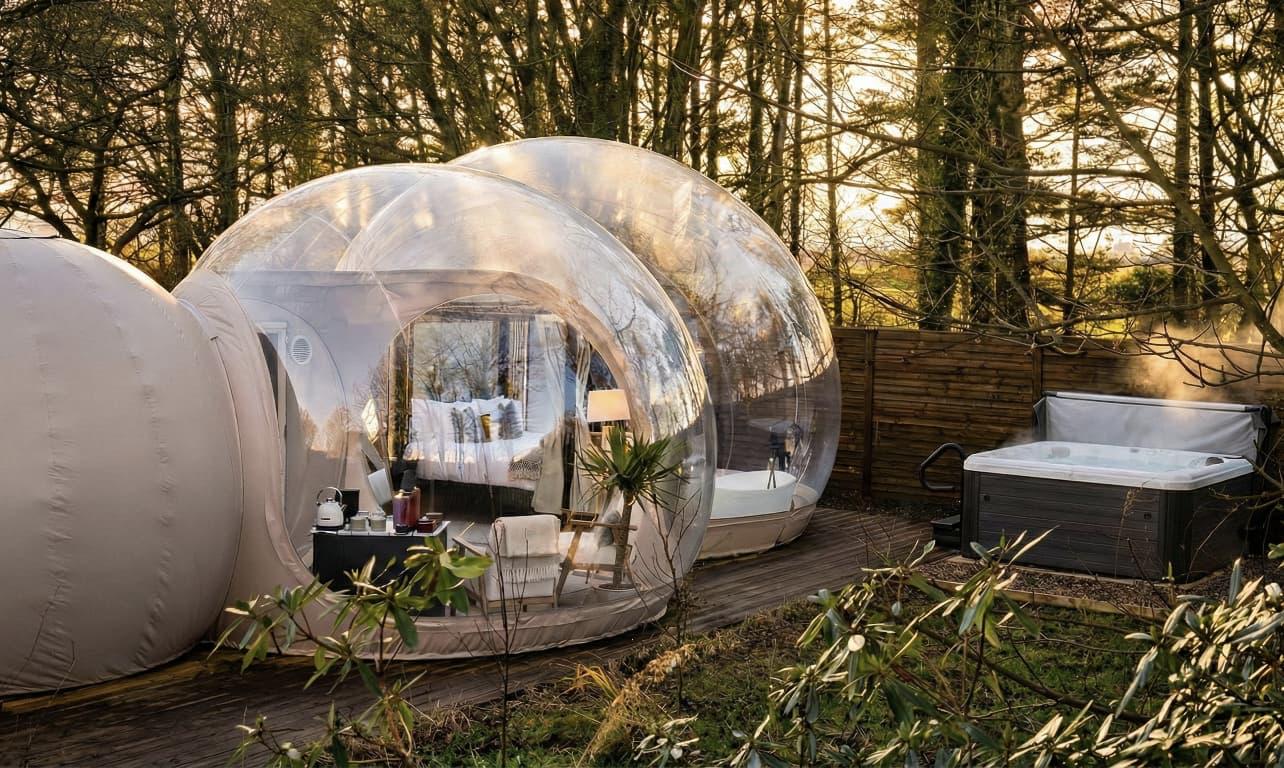 Burbuja transparente de Natur-Lux Hideaway con vistas al bosque